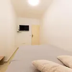 1 Bedroom In * Split