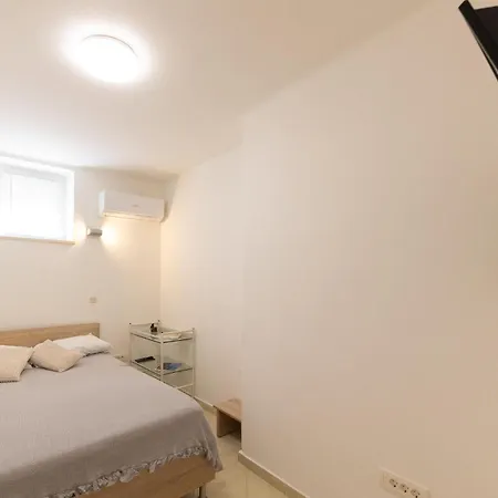 Apartment 1 Bedroom In *